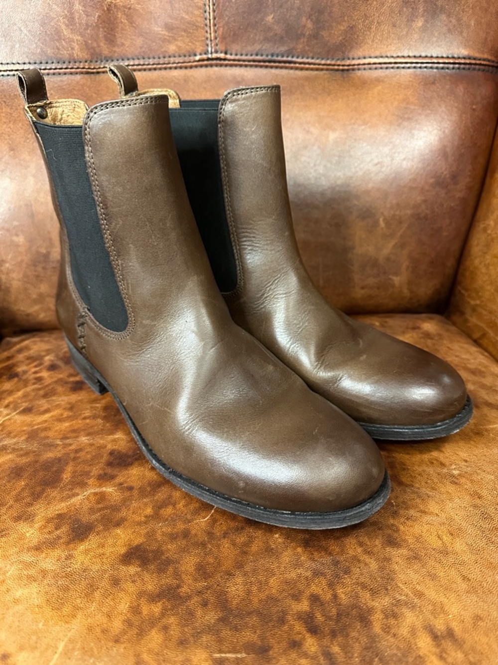Frye Leather Chelsea Boots Women’s 9